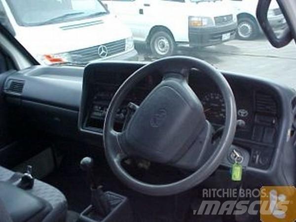 Toyota HIACE RZH103R Busy / Vany