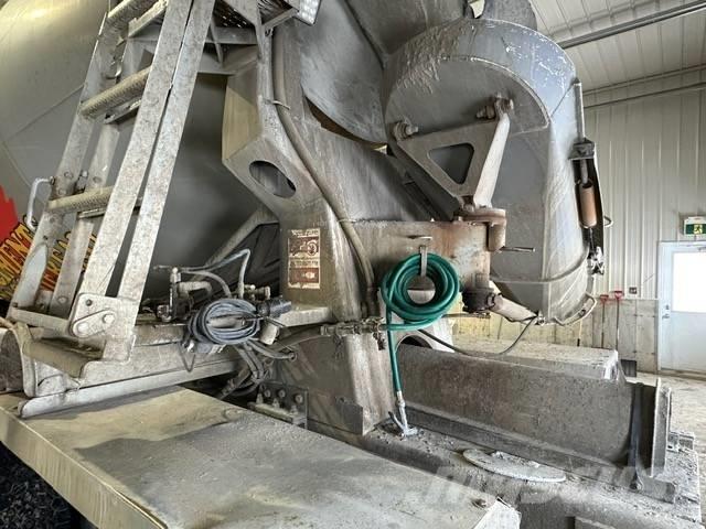 Mack CV 713 Samojezdne pompy do betonu