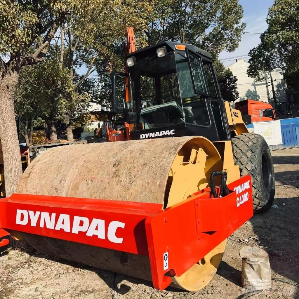 Dynapac CA 30 D Walce jednobębnowe