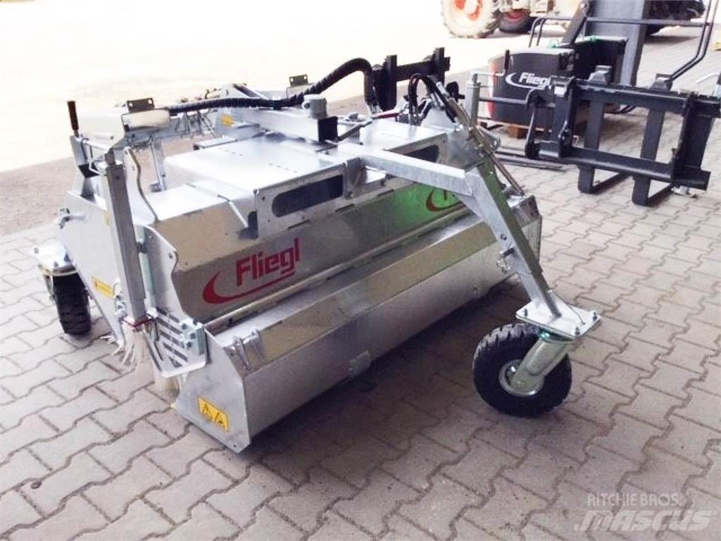 Fliegl Typ 500 Zamiatarki - Zgarniarki - Odśnieżarki