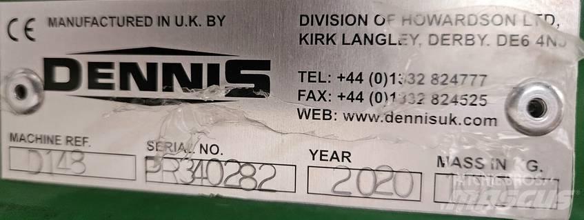 Dennis Pro34R Kosiarki mechaniczne z operatorem za maszyną
