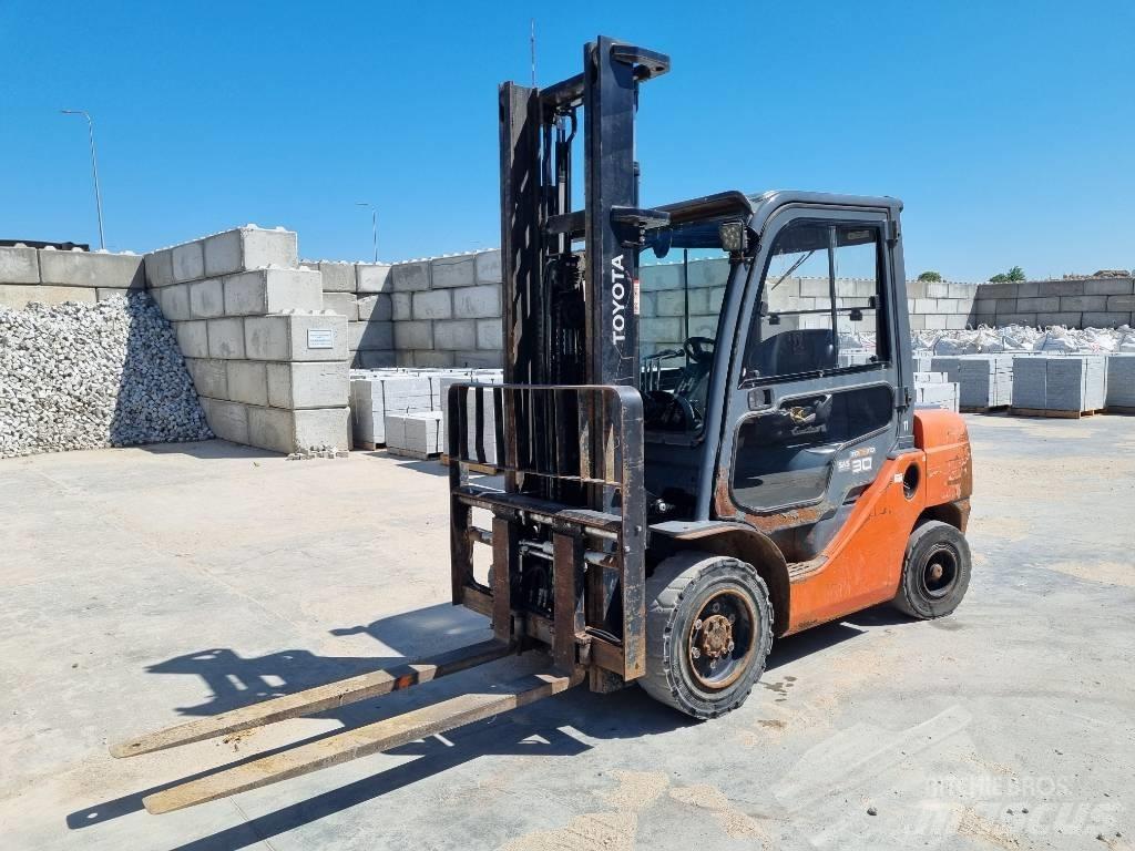Toyota 02-8 FD F 30 Wózki Diesla