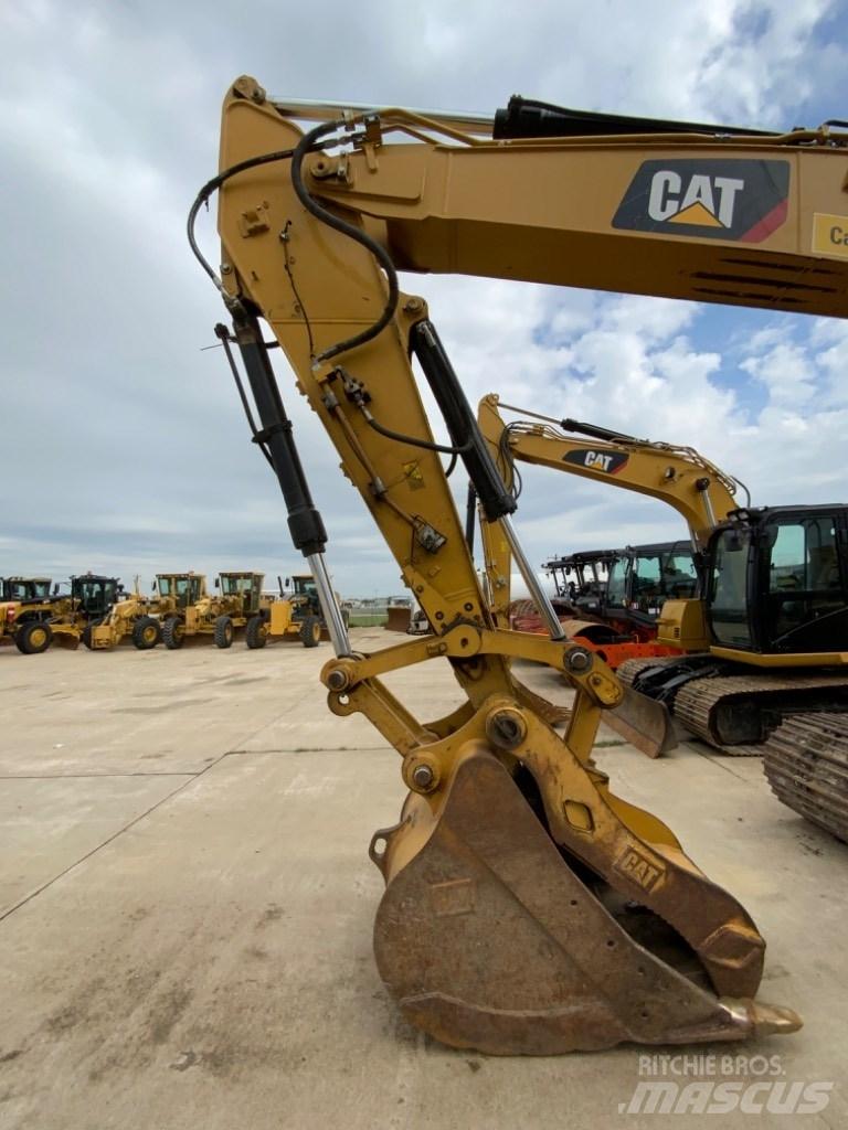 CAT 323 Koparki gąsienicowe