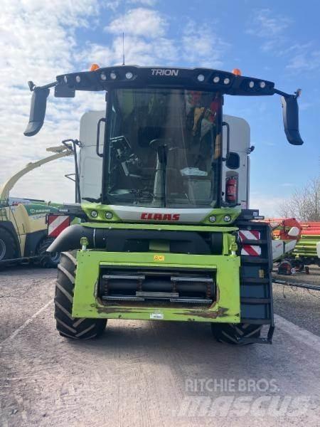 CLAAS TRION 520 Kombajny zbożowe