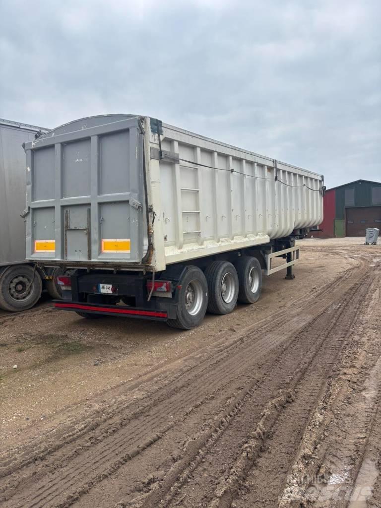 SDC Trailers LTD Naczepy firanki