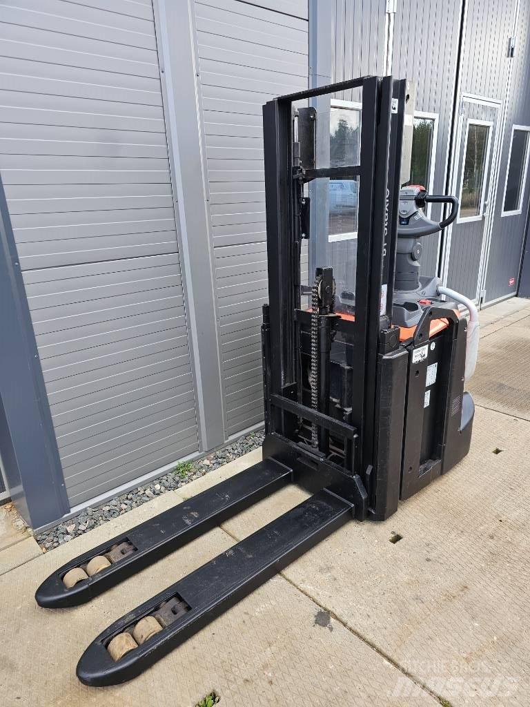 BT SPE 200 D 2500mm Wózki widłowe unoszące z dyszlem