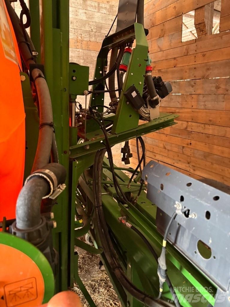 Amazone UF 1801 Zamontowane opryskiwacze