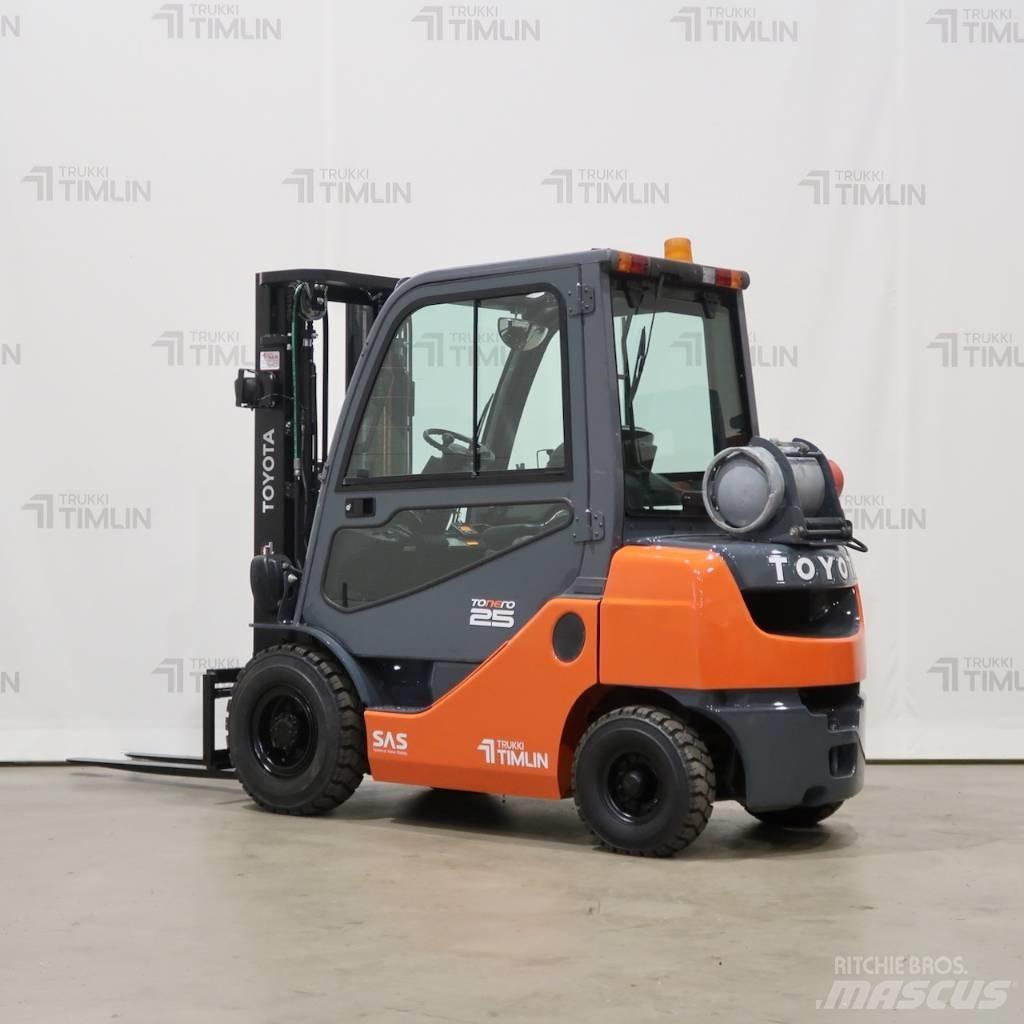 Toyota 02-8FGF25 Wózki LPG