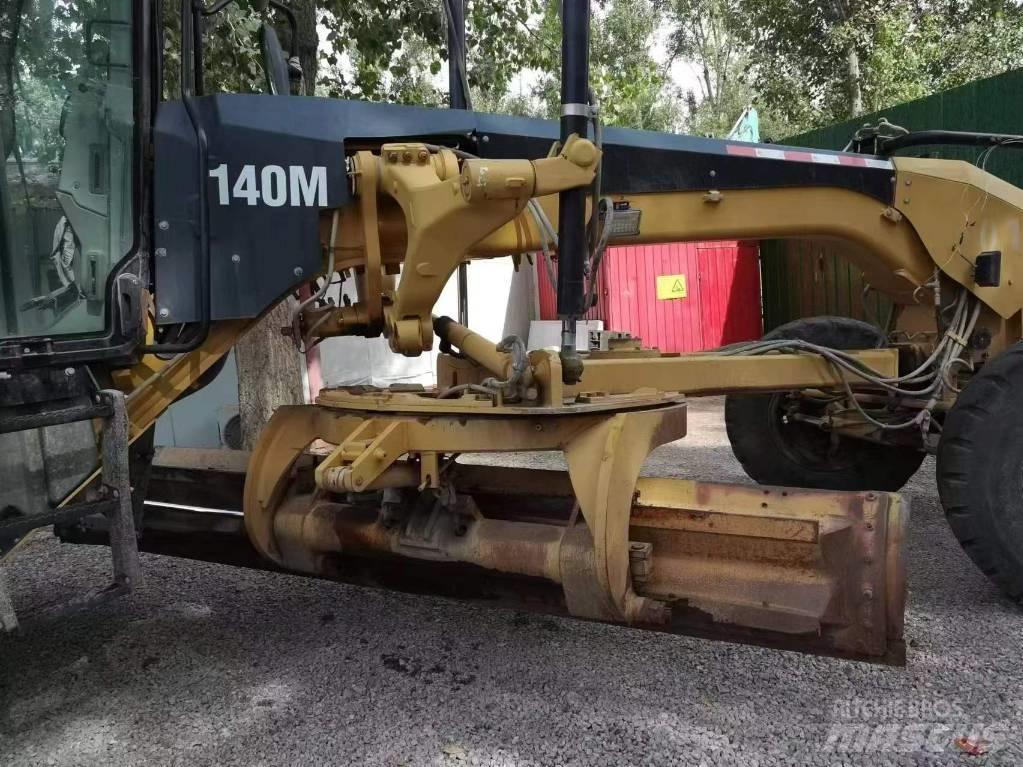 CAT 140 M Równiarki