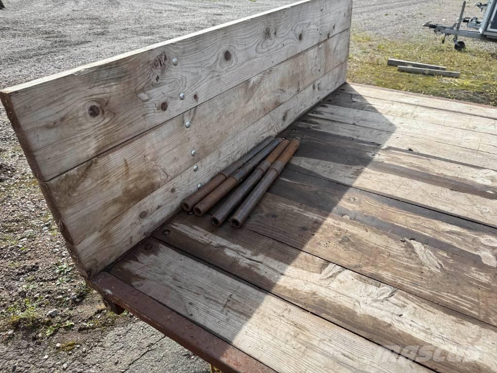  Skogskärra med flak Inne przyczepy