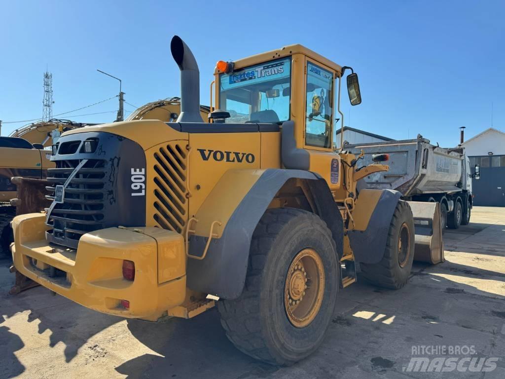 Volvo L 90 E +Mérleg Ładowarki kołowe