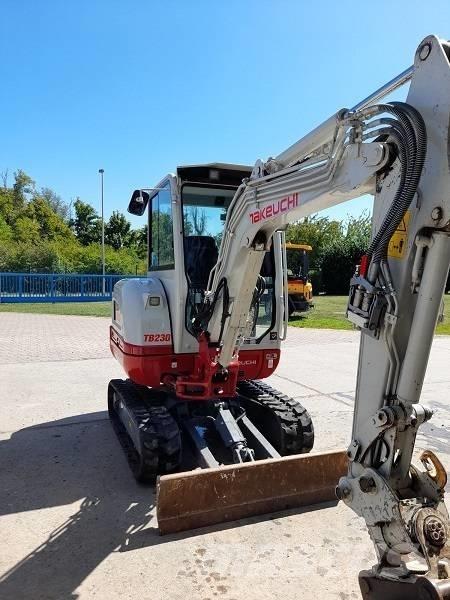 Takeuchi TB 230 Minikoparki