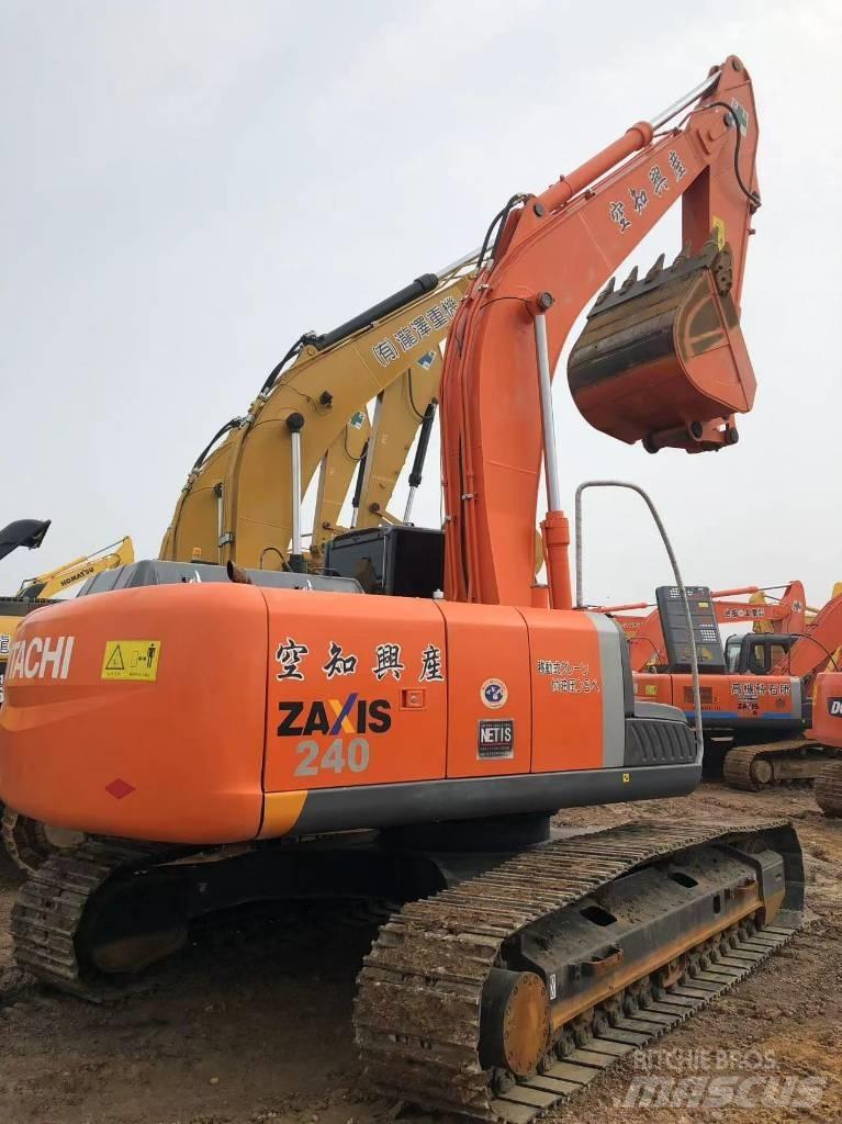 Hitachi 240 Koparki gąsienicowe