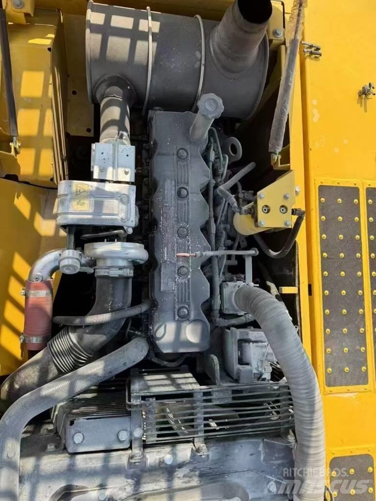 Komatsu 220-8 Koparki gąsienicowe
