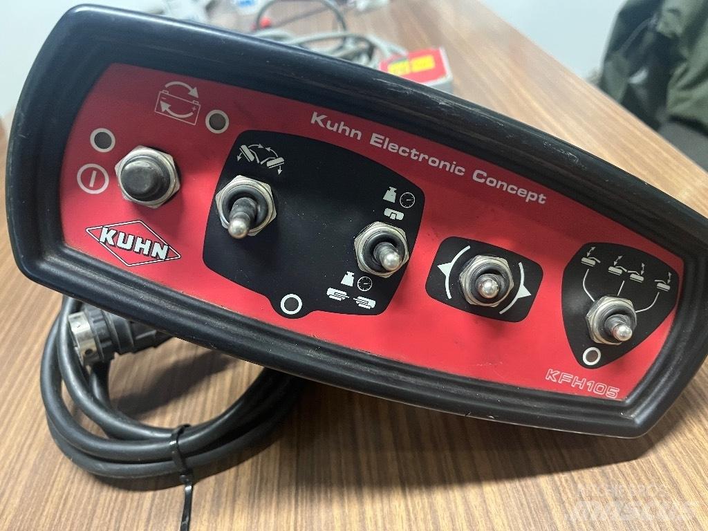 Kuhn FC 813 R Kosiarki ze wstępną obróbka paszy