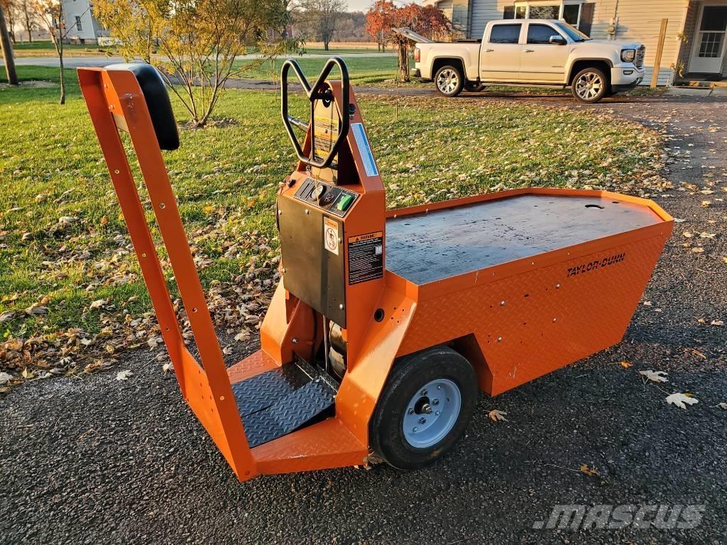 Taylor-Dunn SC090 Wózki widłowe samochodowe ciągnące