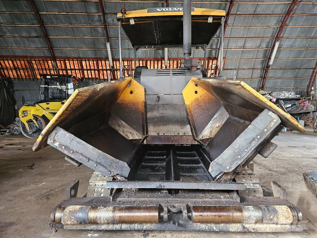 Volvo P6820C Rozściełacze do asfaltu