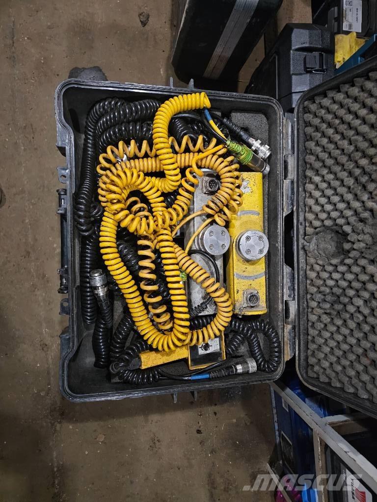 Volvo P6820C Rozściełacze do asfaltu