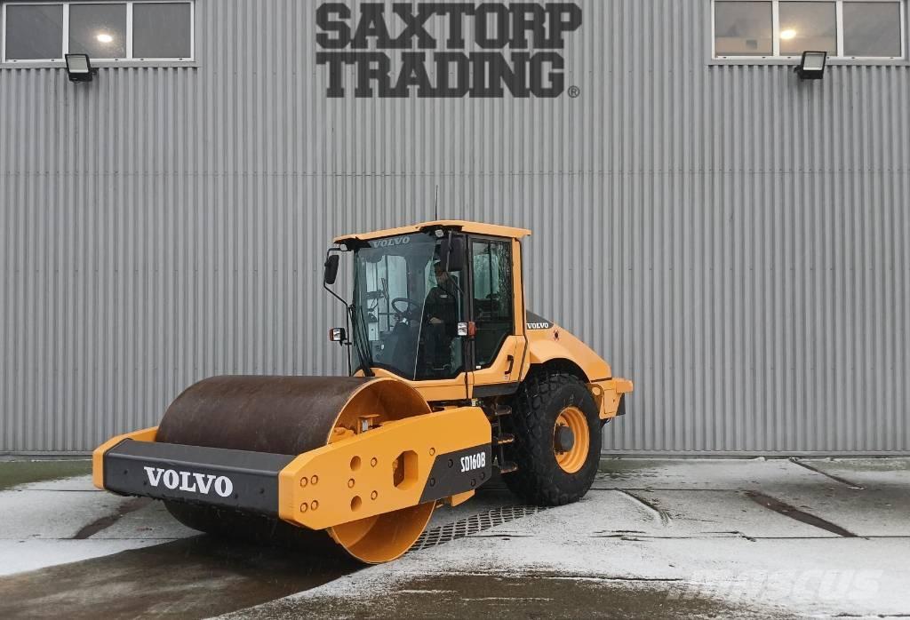 Volvo SD160 B, Vält Walce ogumione