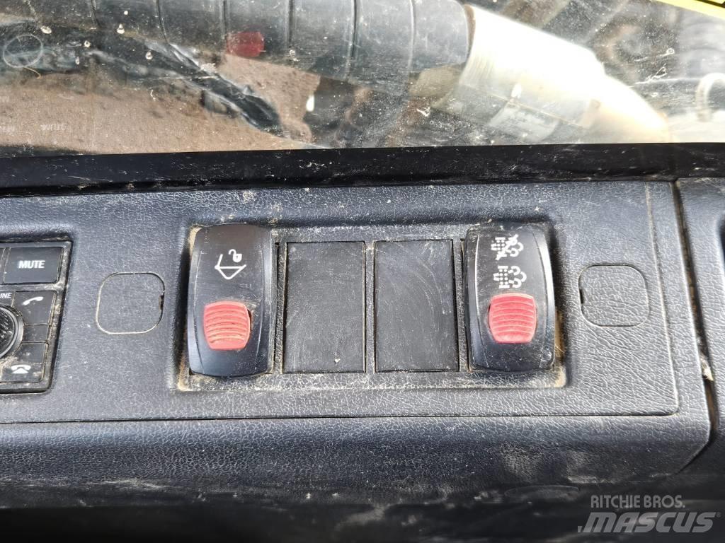 Hyundai HX 220 L Koparki gąsienicowe