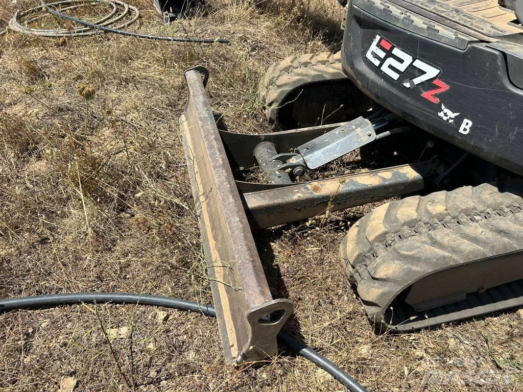  BOBACT E27 Minikoparki
