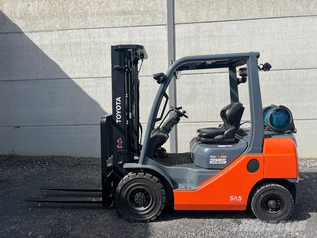 Toyota 02-8 FGF 25 Wózki LPG