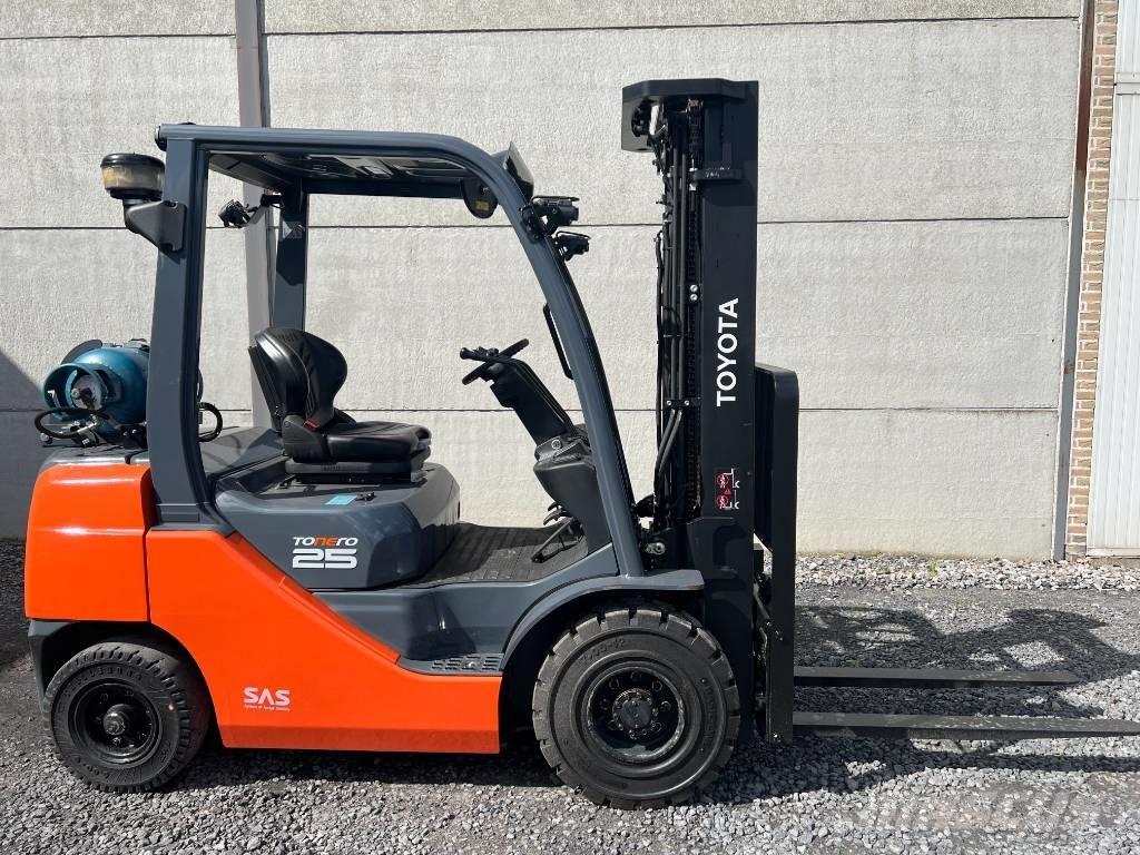 Toyota 02-8 FGF 25 Wózki LPG