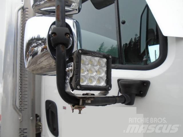 Freightliner M2 106 Samochody ciężarowe ze skrzynią zamkniętą