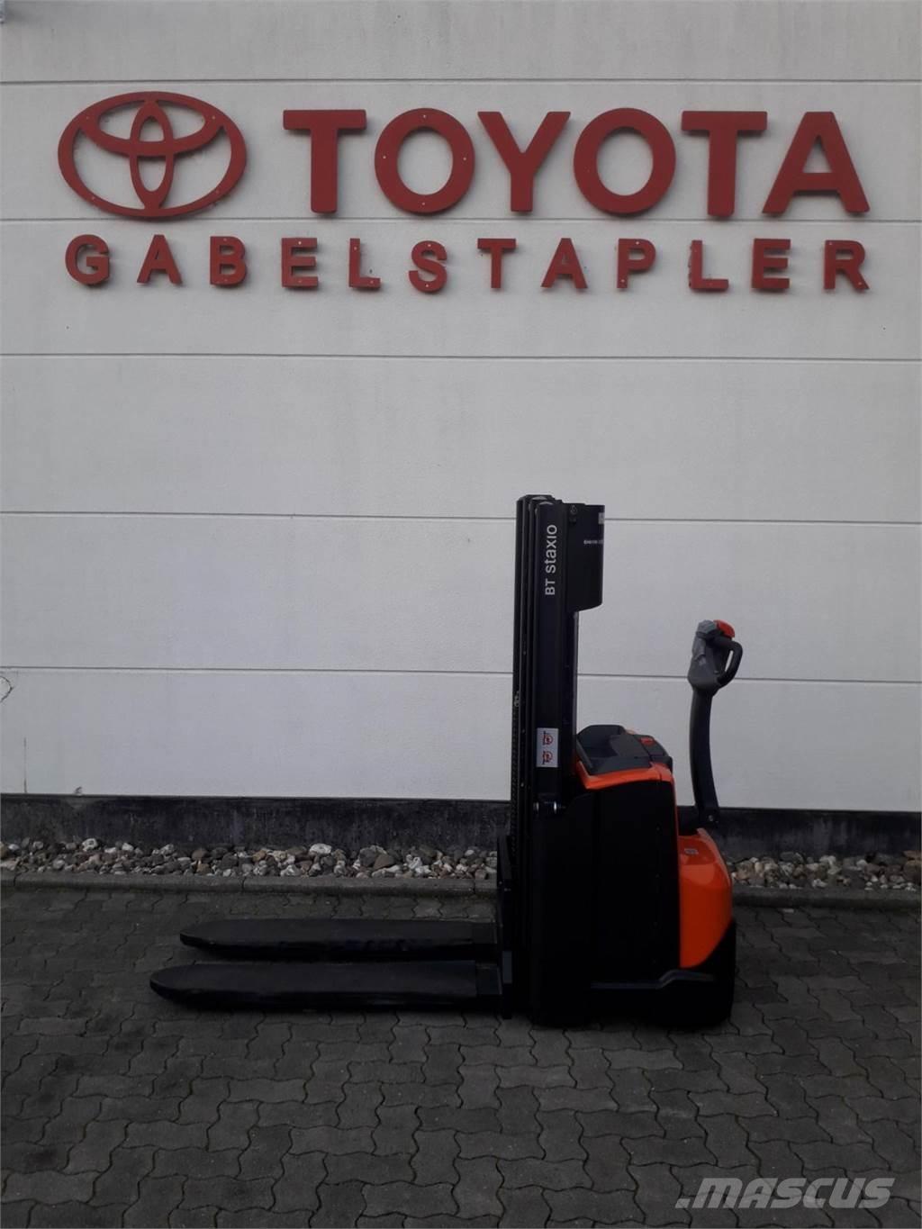 Toyota SWE120 Wózki widłowe unoszące z dyszlem