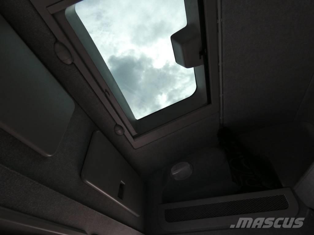 Iveco 180E 28 Samochody ciężarowe ze skrzynią zamkniętą
