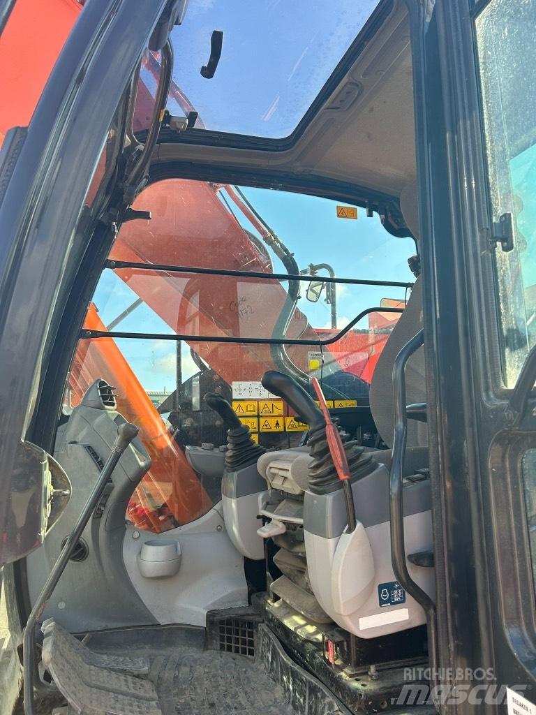 Hitachi ZX225 USLC-6 Koparki gąsienicowe