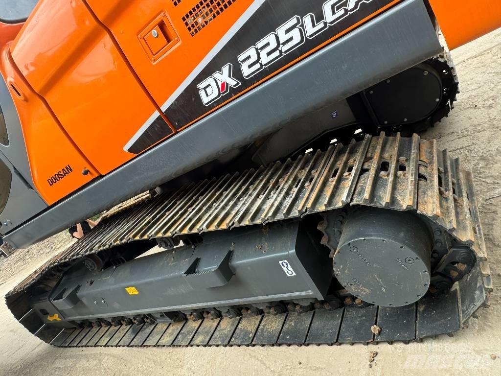 Develon DX 225 LCA Midikoparki  7t - 12t