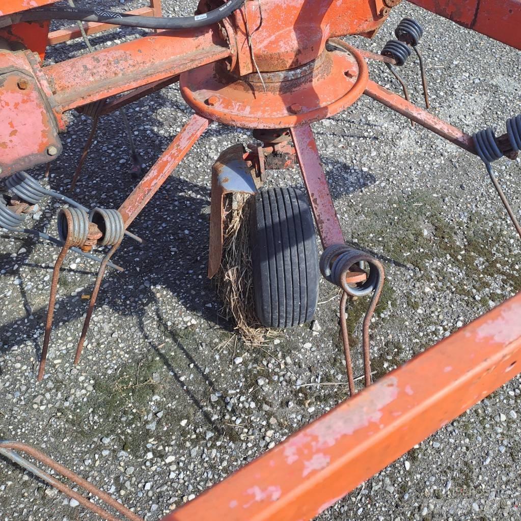 Kuhn GF 6301 M H Zgrabiarki i przetrząsacze