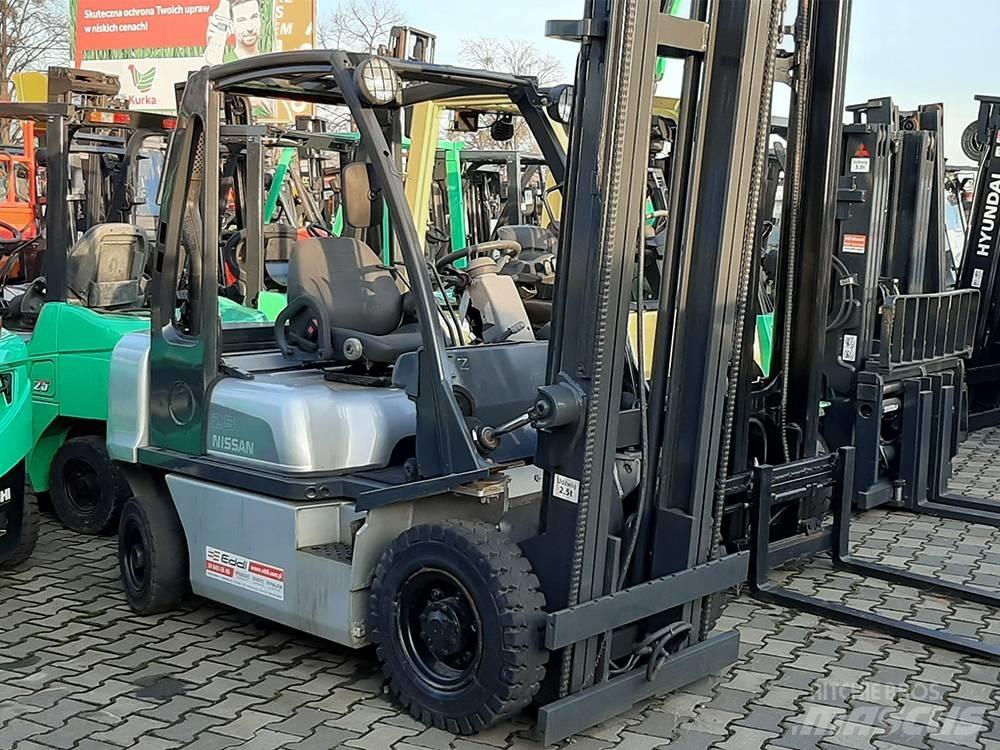 Nissan Y1D2A25Q Wózki Diesla