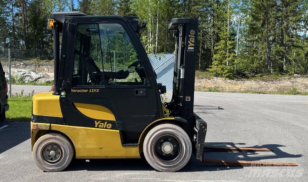 Yale GDP 25 VX Wózki Diesla