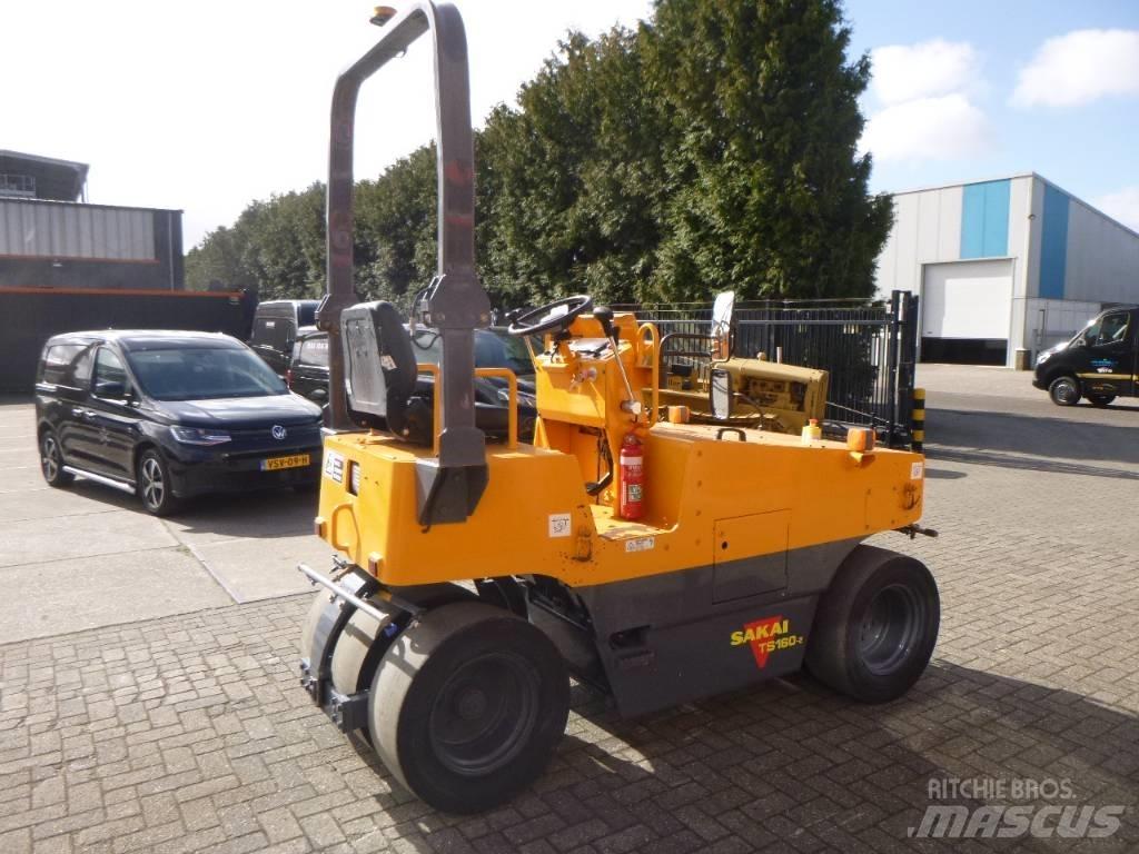 Sakai TS160-2 Walce ogumione