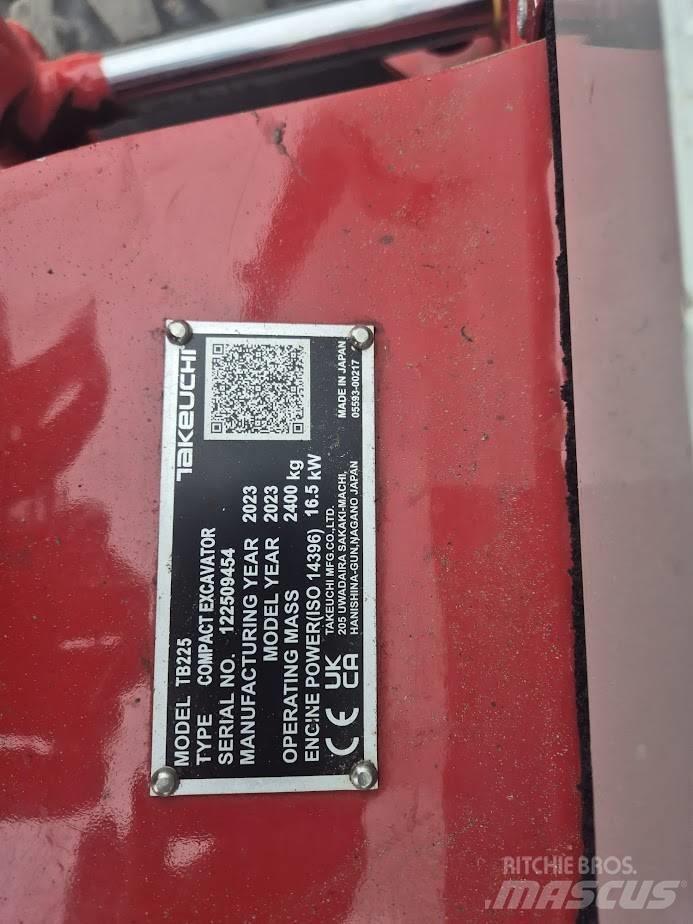Takeuchi TB 225 Minikoparki