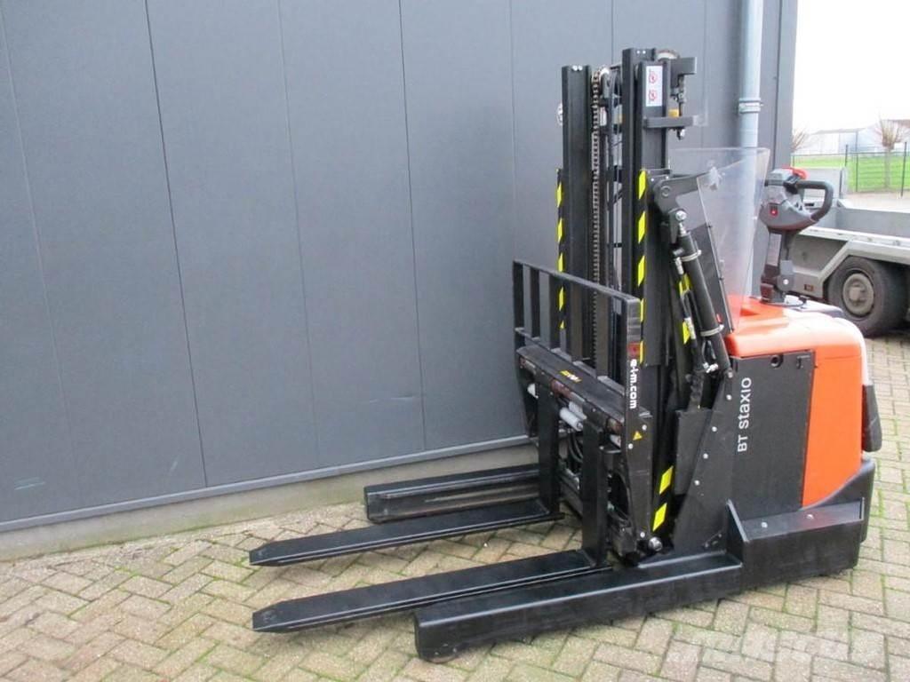 BT SPE 120 XR Wózki typu Reachstacker