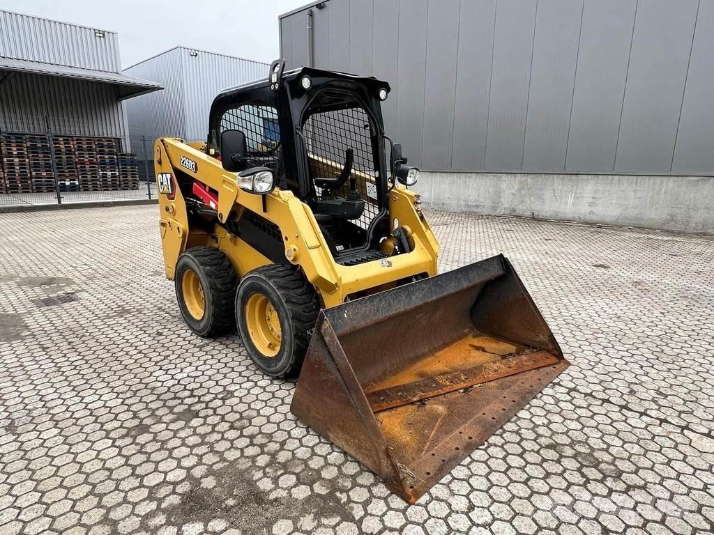 CAT 226D Ładowarki burtowe