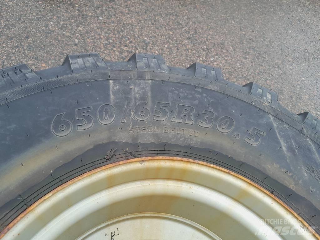 BKT 650/60R30,5 Hjul Opony, koła i felgi