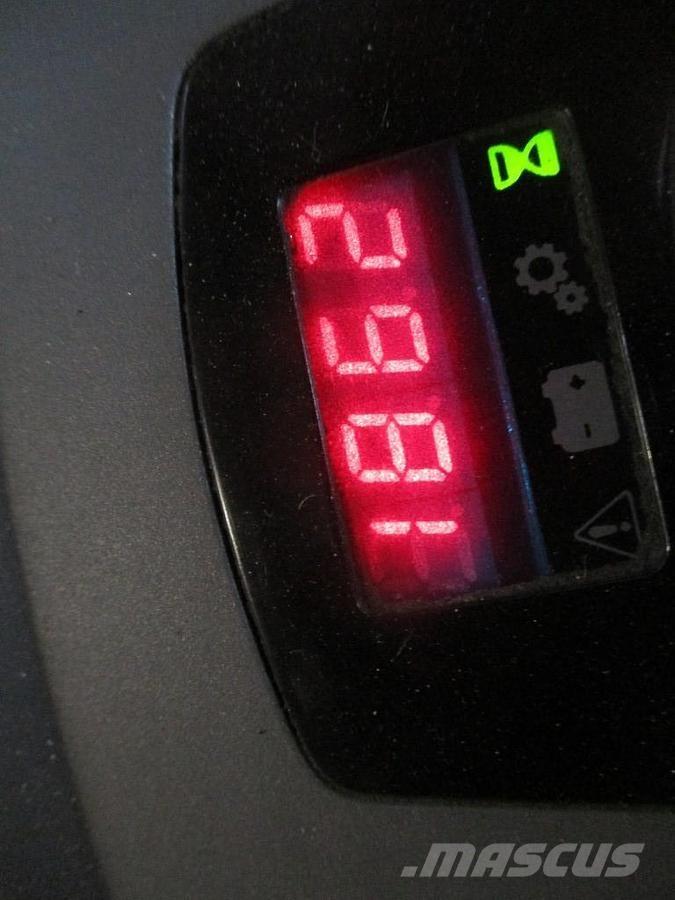 BT LPE 200 Wózki widłowe unoszące z platformą dla operatora