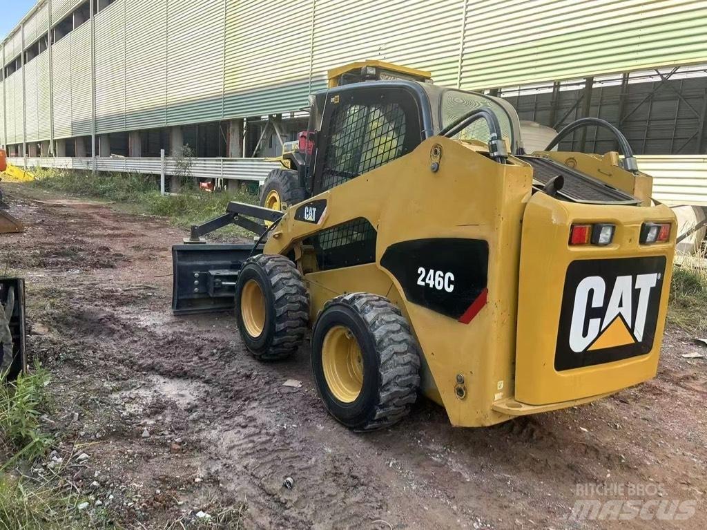 CAT 246 C Ładowarki burtowe