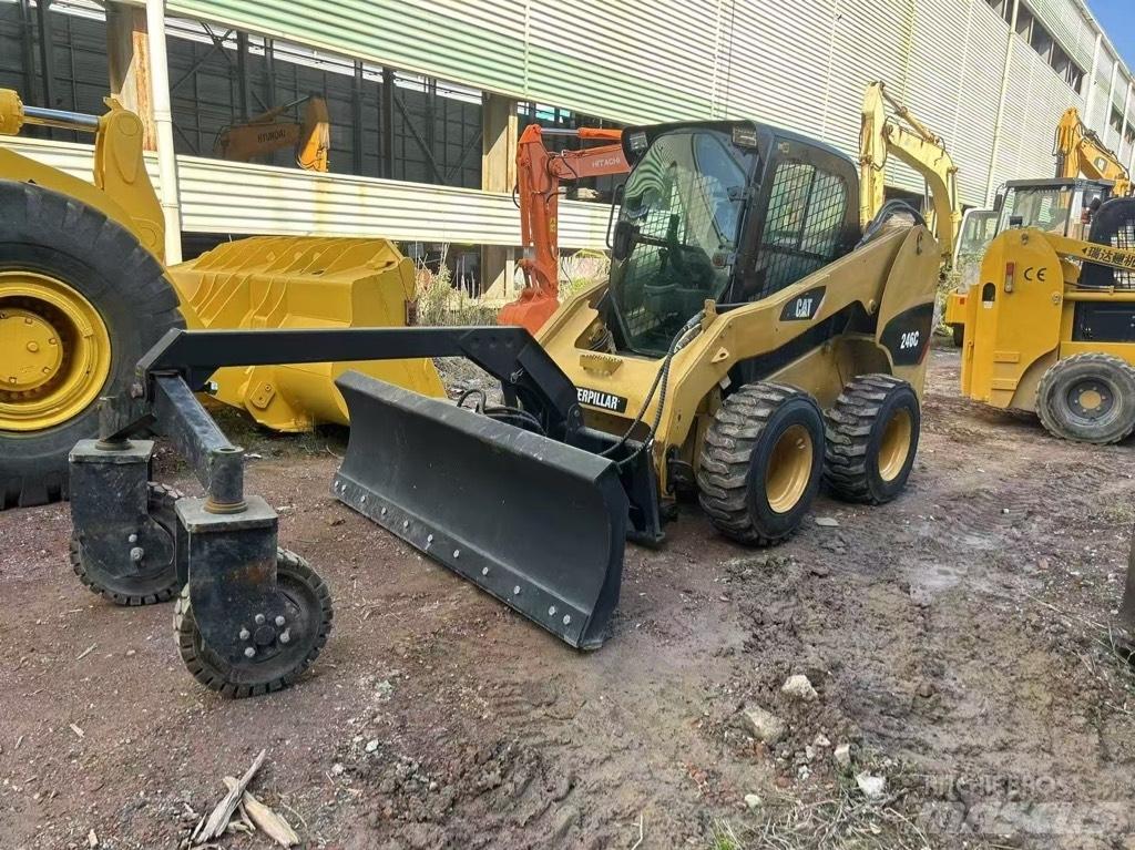 CAT 246 C Ładowarki burtowe