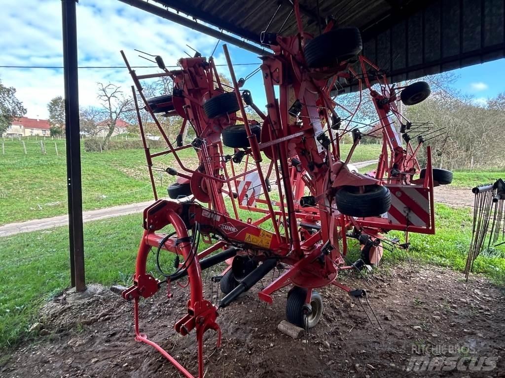 Kuhn GF8702 Zgrabiarki i przetrząsacze