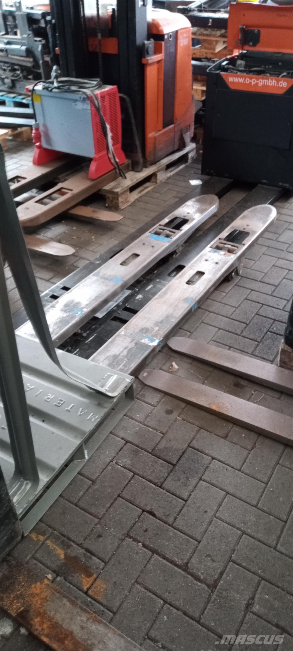 Toyota LPE 250 Wózki widłowe unoszące z dyszlem