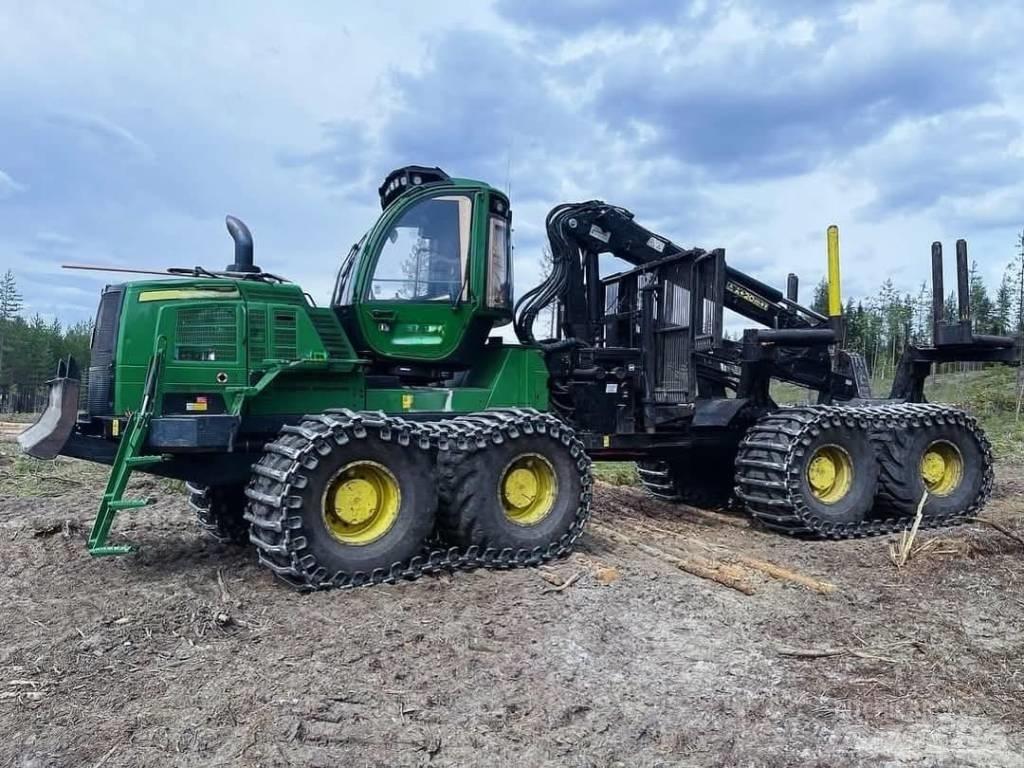 John Deere 1910 Forwardery