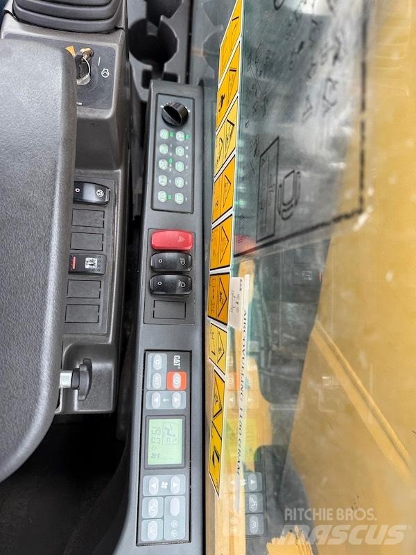 CAT MH 3022 Koparki przeładunkowe
