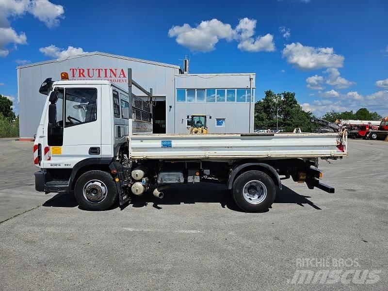 Iveco 80E 18 Ciężarówki typu Platforma / Skrzynia
