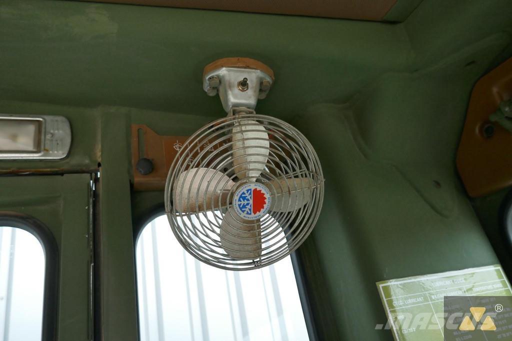 CAT 130G Ex-army Równiarki