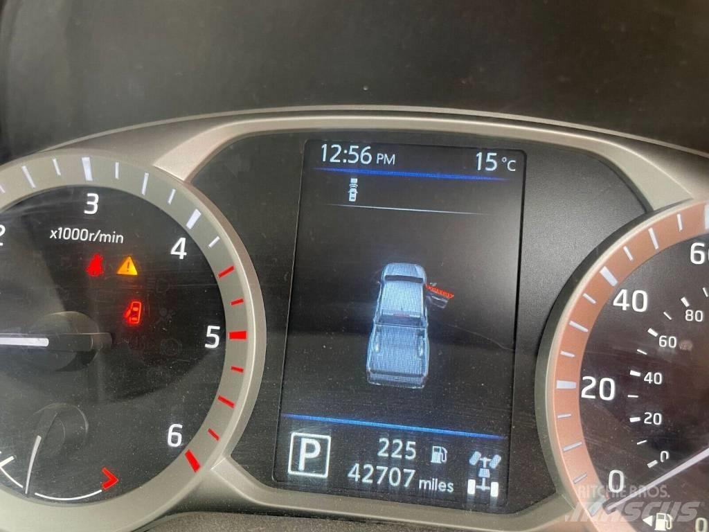Nissan Navara Samochody osobowe